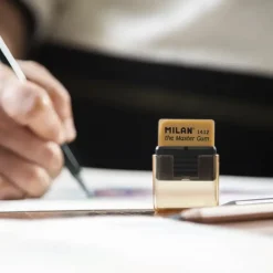 Milan Gumka ołówkowa Master Gum w etui - - kremowa