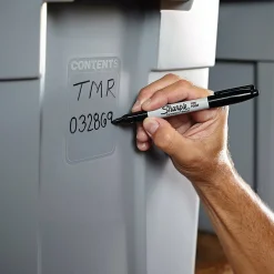 Sharpie Marker Fine Point - - czerwony, 1 mm