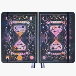 Devangari Notes Mystery of Time A5 - - w kropki, miękka okładka, 120 g/m2 ><noscript><img width=