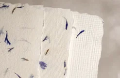 Kalander Papier czerpany - - bławatek, len, A4 > Papiery Czerpane