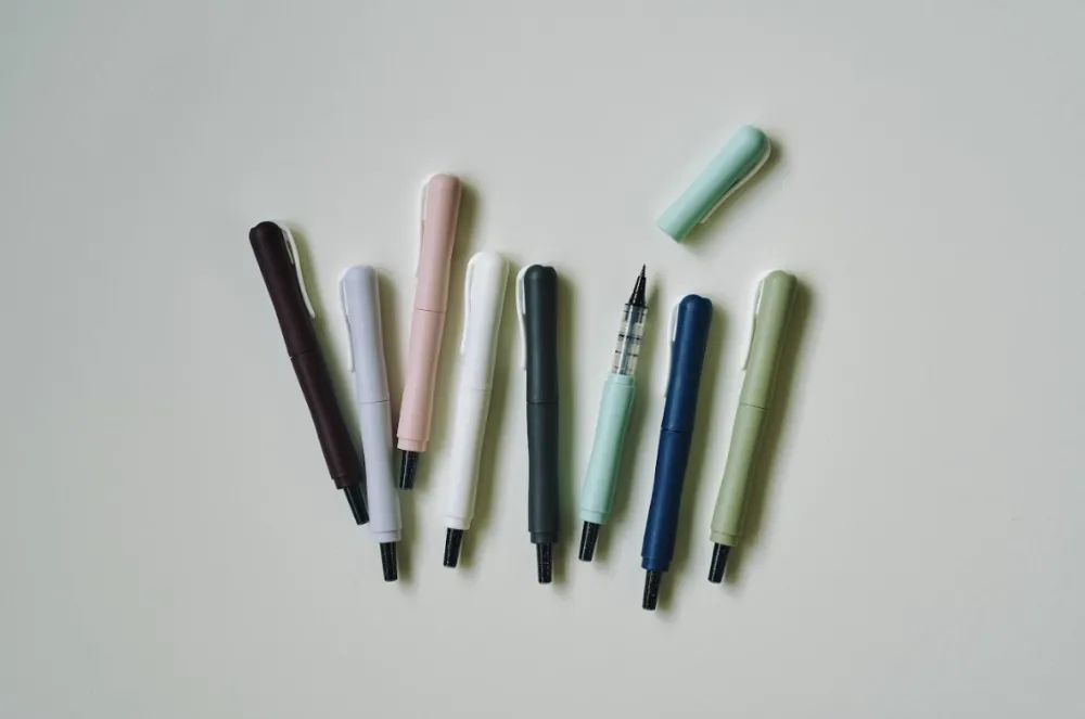 Kuretake Pisak ZIG Cocoiro Letter Pen - - White