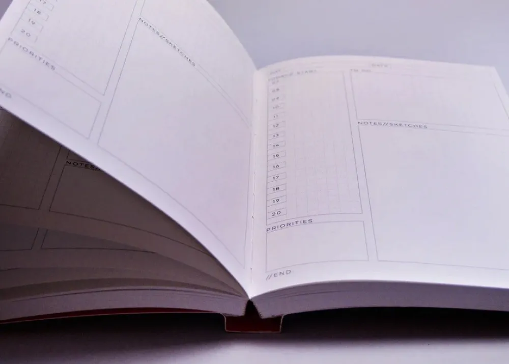 The Completist. Planer dzienny Athens No.1 A5 - - 90 g/m2 > Planery Niedatowane