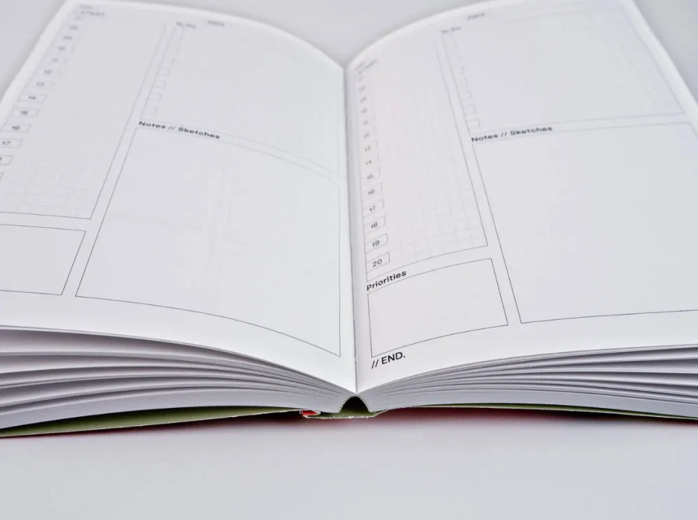 The Completist. Planer dzienny Hildy No.1 A5 - - 90 g/m2 > Planery Niedatowane