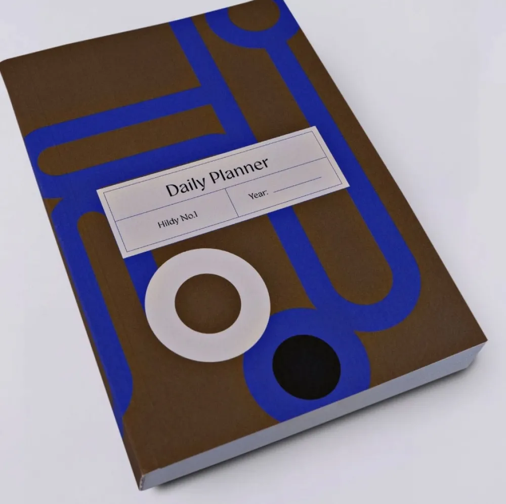 The Completist. Planer dzienny Hildy No.1 A5 - - 90 g/m2 > Planery Niedatowane