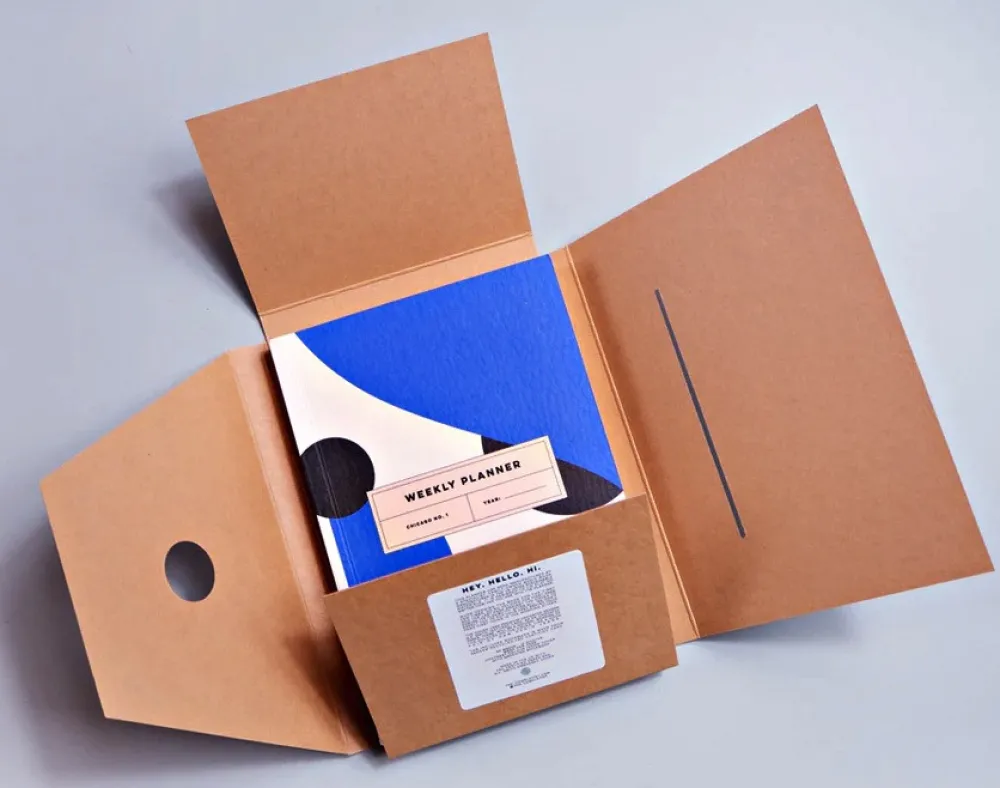 The Completist. Planer tygodniowy Chicago no. 1, A6 - - 90 g/m2 > Planery Niedatowane