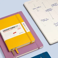 Leuchtturm1917 Planer tygodniowy pionowy 2027 – – Black A5