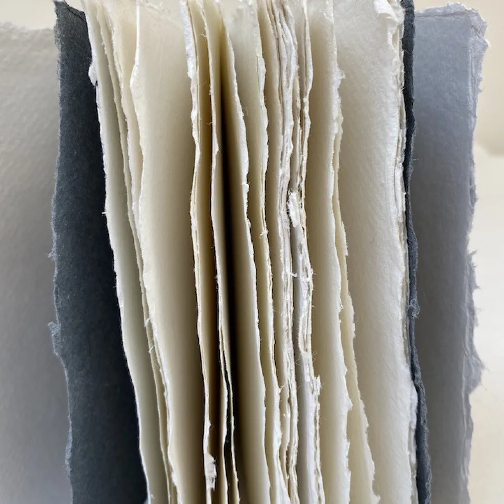 Khadi Papers Szkicownik 100% bawełny 150 g - - 15 x 15 cm 15 ark.