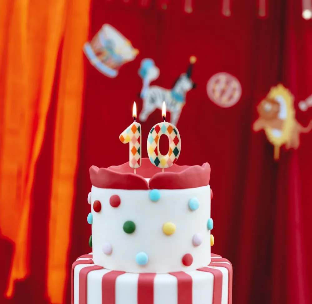 PartyDeco Świeczka urodzinowa cyferka 1 - kolorowe romby, 5,5 cm > Świeczki Urodzinowe