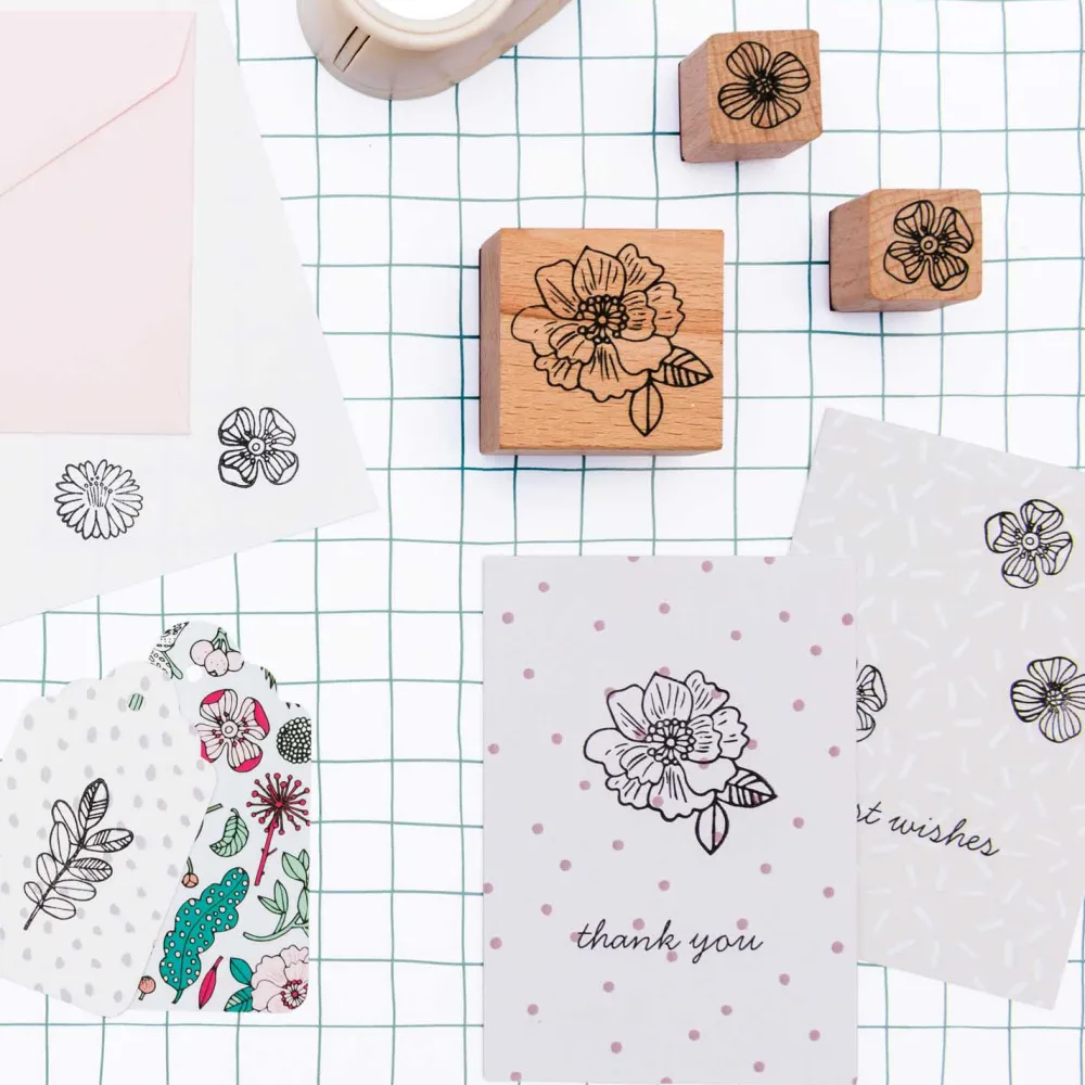 Rico Design Zestaw drewnianych stempli Hygge - Paper Poetry - kwiaty, 8 szt. > Tusze I Stemple