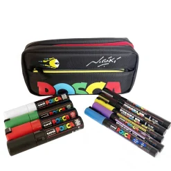 Uni Posca Zestaw markerów Posca w piórniku Noriaki Limitowana Edycja - Uni - 9 szt. > Markery, Brushpeny I Pisaki