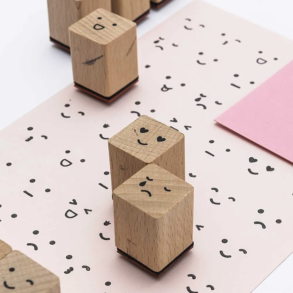 Rico Design Zestaw stempli drewnianych Smile - Paper Poetry - 12 szt.